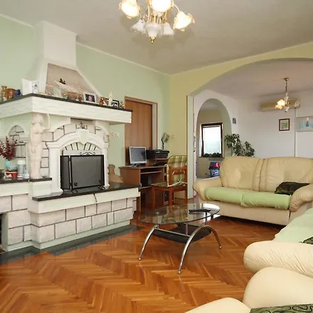 834c Apartment